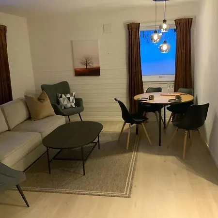 Sentralt Beliggende Leilighet Ved Fjellheisen - Apartment
